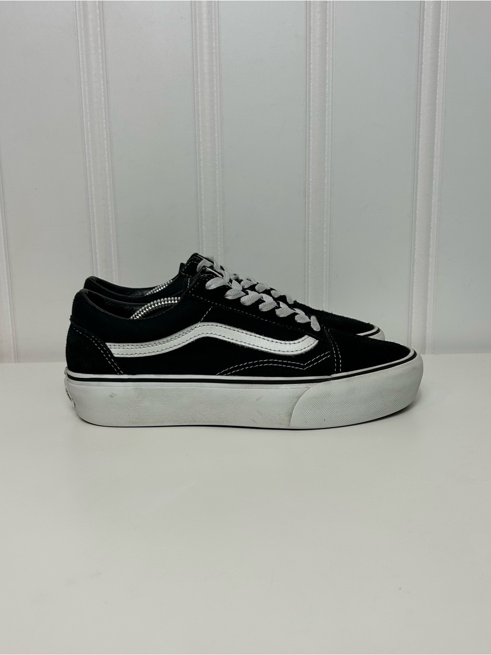 Vans skool platform black white lace In fair condition women’s 7.5